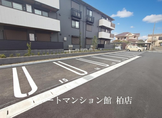 プラヴールの駐車場