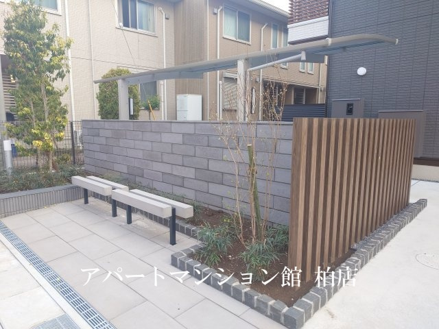 プラヴールのその他