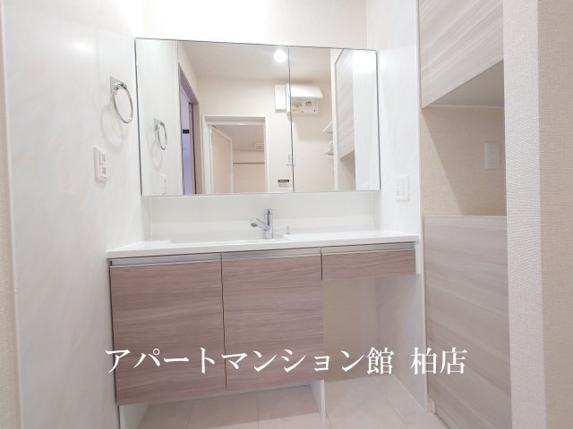 プラヴールの独立洗面台