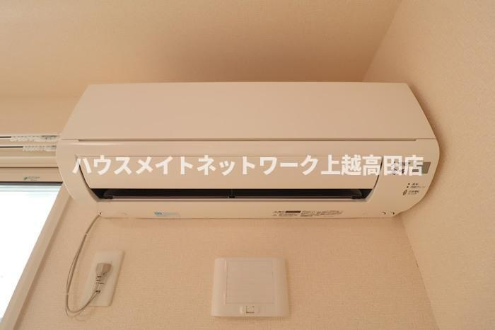 ルミナーレの設備|備え付けエアコン（参考同型205号室室内写真）