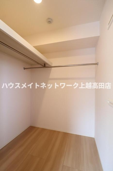 ルミナーレの収納|ウォークインクローゼット（参考同型205号室室内写真）