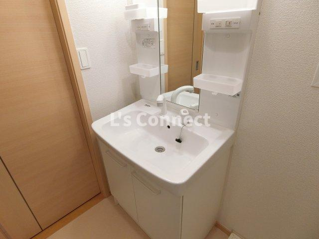 【洗面所】 | コウノス　ハウス　Ⅱ | 朝の支度もスムーズな独立洗面台。