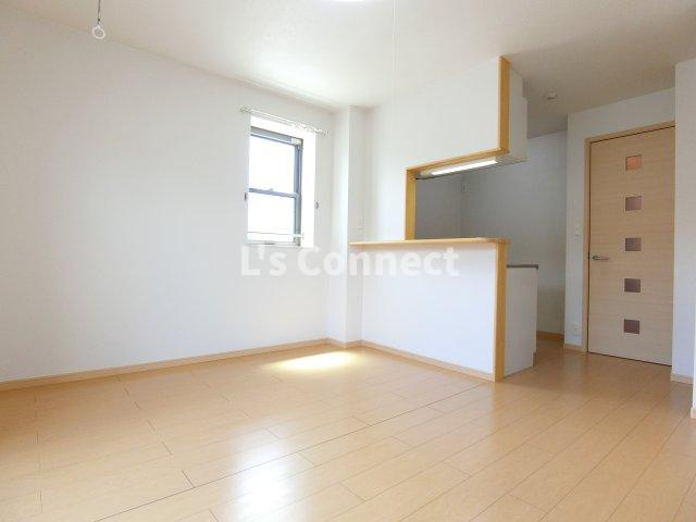 【居間・リビング】 | コウノス　ハウス　Ⅱ | 角部屋で２面に窓があります。