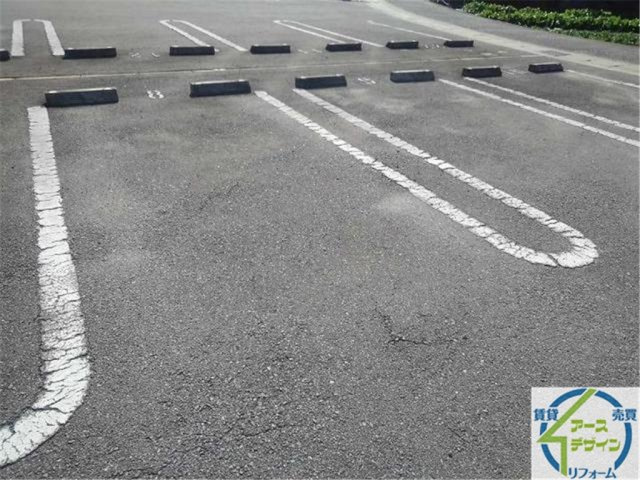 M-ティアラの駐車場