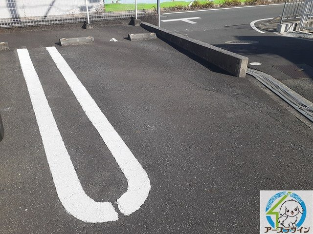 スール　サントゥアーリオの駐車場