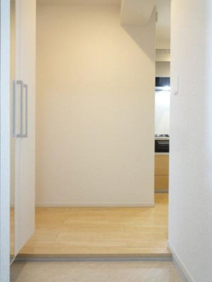 【玄関】 | サニーレジデンス | 収納もある玄関です