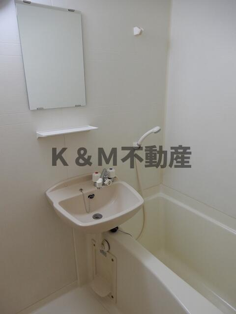 シャイングリーンＡの浴室|日々の疲れを癒すお風呂付です