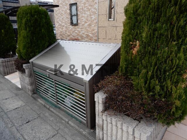 シャイングリーンＡのエントランス|ゆとりのあるエントランスです