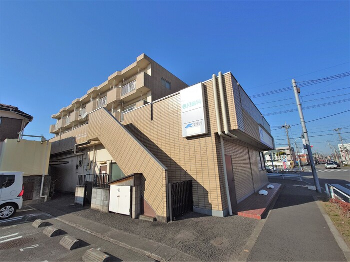 小峯ビルのエントランス