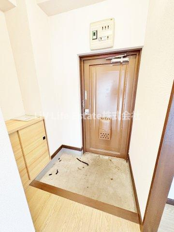 小峯ビルの玄関