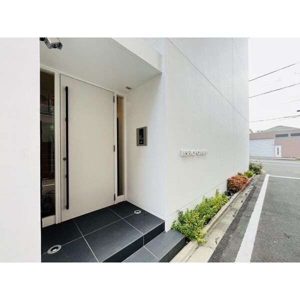 RESENCE CHIKUSAのエントランス