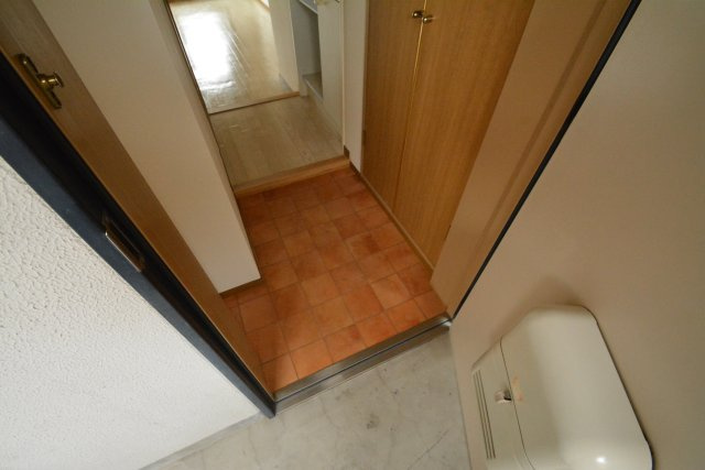 ドール栄5丁目の玄関