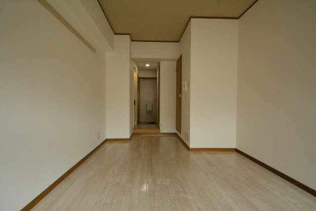 ドール栄5丁目の居間・リビング