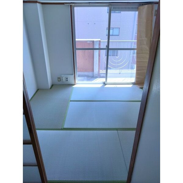 東海伸銅ビルの和室