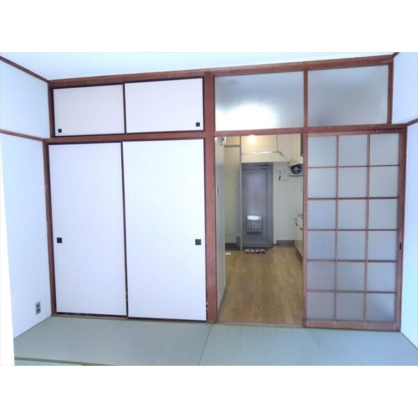 東海伸銅ビルの和室