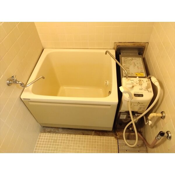 東海伸銅ビルの浴室