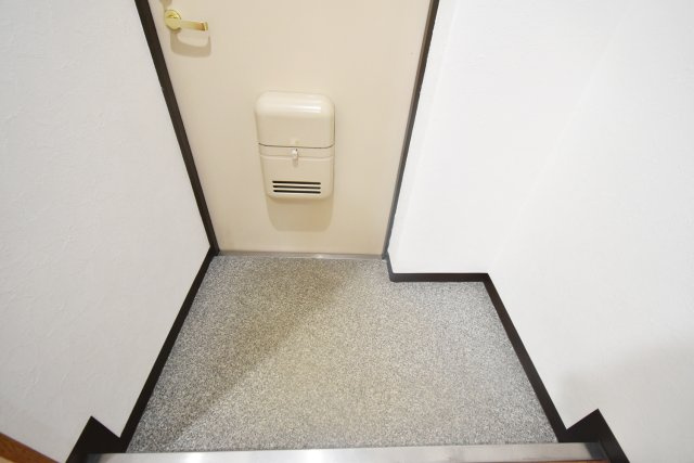 ウエストフィールド里中の玄関