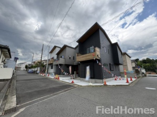 伊勢原市高森2丁目新築戸建て　第3-3号棟の前面道路含む現地写真|前面道路含む現地写真です。