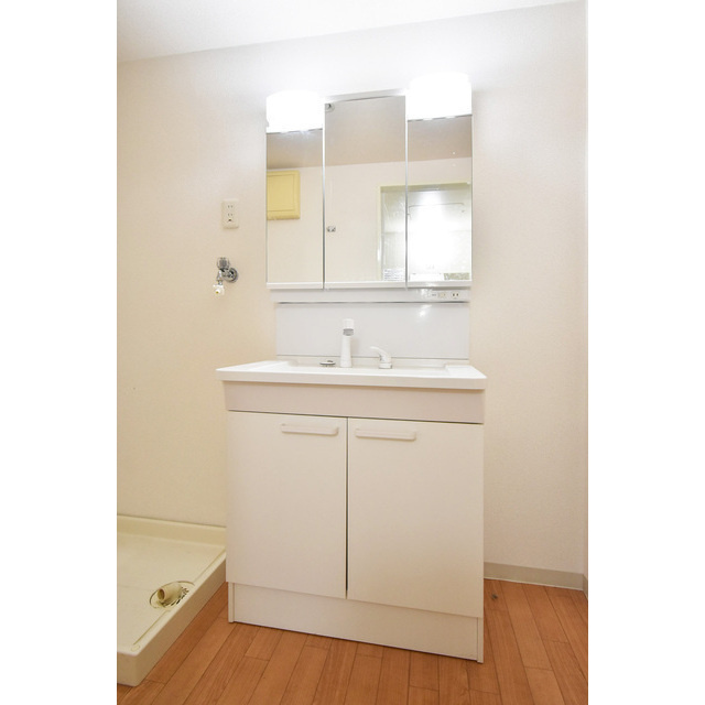 CASSIA江坂の洗面所