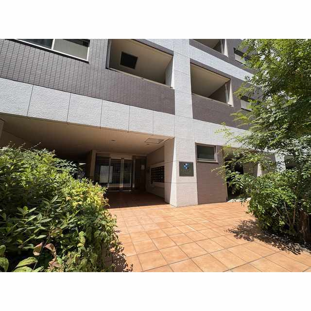 CASSIA江坂のエントランス