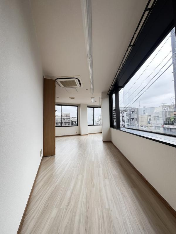 下山ビルの居間・リビング|居室、リビング