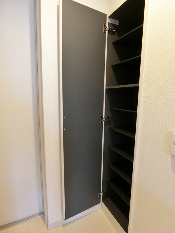 リブリ・コウゲン所沢の玄関