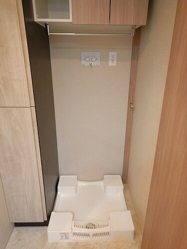 ザ・ライオンズ札幌植物園ＹＡＹＯＩ　ＧＡＲＤＥＮＳの洗面所|洗濯機置場