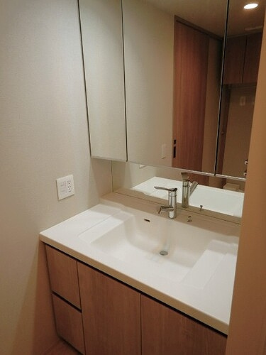 ザ・ライオンズ札幌植物園ＹＡＹＯＩ　ＧＡＲＤＥＮＳの洗面所