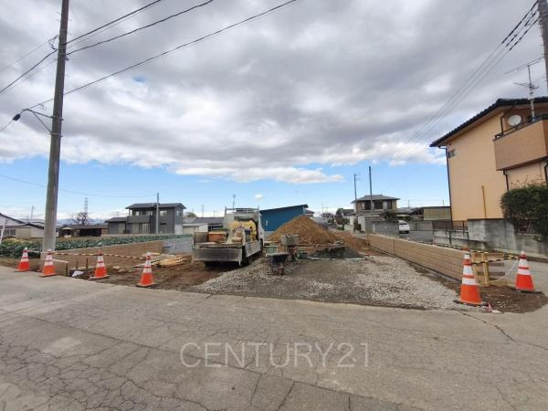 深谷市榛沢新田 1号棟の前面道路含む現地写真