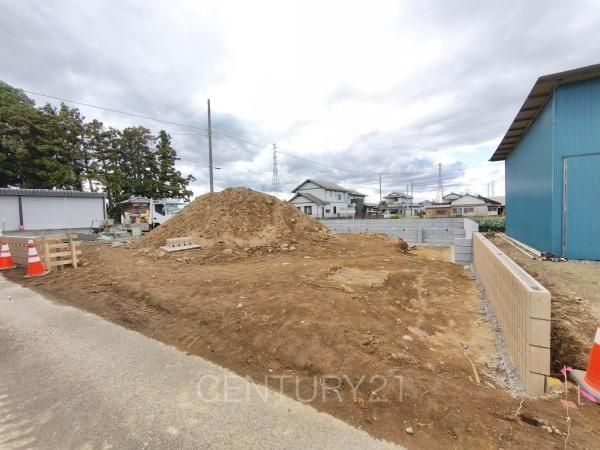 深谷市榛沢新田 1号棟の前面道路含む現地写真