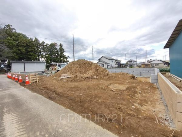 深谷市榛沢新田 1号棟の前面道路含む現地写真
