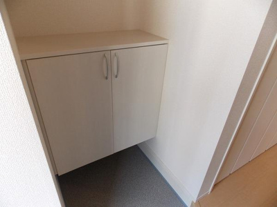 【玄関】 | メゾン・ルーチェ | 写真は別のお部屋のものです。