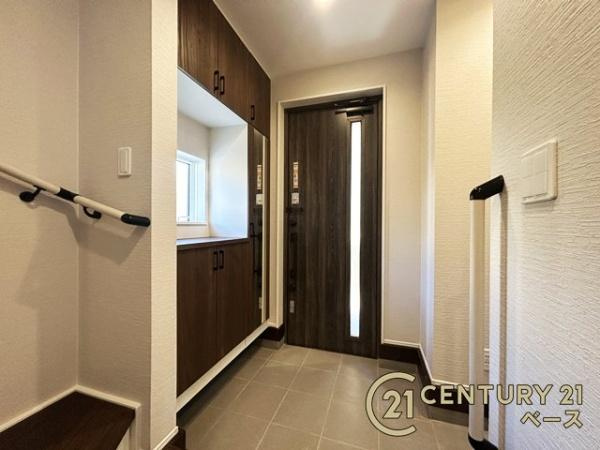 リナージュ萩の台 ／新築一戸建の内観：施工例|■玄関には大容量シューズボックス完備！■