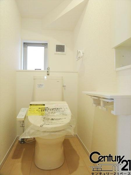クレイドルガーデン前栽町 １号棟 ／新築一戸建の内観：施工例|■従来品と比べ約７０％も節水タイプのトイレです！１階・２階共にウォシュレット付き！■