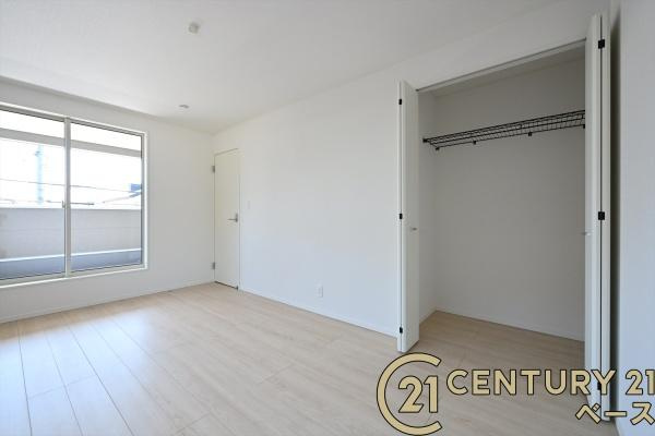 クレイドルガーデン前栽町 １号棟 ／新築一戸建の収納|■冬物のコートや季節のものなどたくさんしまえる広さ！■
