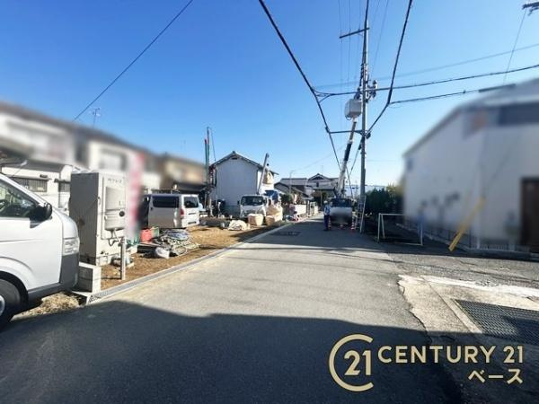 クレイドルガーデン前栽町 １号棟 ／新築一戸建の前面道路含む現地写真|スーパーなどの商業施設が徒歩圏内に近接し、生活環境の整った立地です！