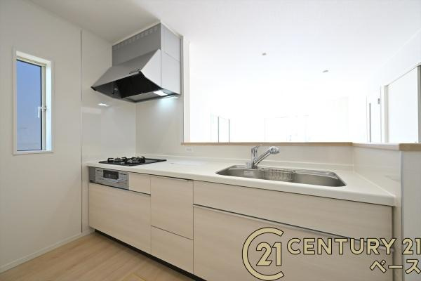 クレイドルガーデン前栽町 １号棟 ／新築一戸建のキッチン|■家族とのコミュニケーションがとりやすい人気のカウンターキッチン！■