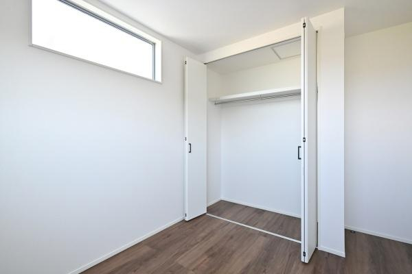 葛城市笛堂 １号地 ／新築一戸建の収納|■収納スペース付きで整理整頓も楽々！