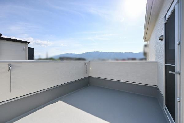 葛城市笛堂 １号地 ／新築一戸建のバルコニー|■日当たりのよいバルコニー！洗濯物もよく乾きます！■