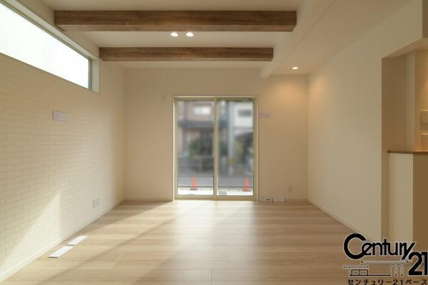 葛城市笛堂 １号地 ／新築一戸建の内観：施工例|■ご家族でくつろいでいただける広々としたリビングです！全窓ペアガラス標準装備！■