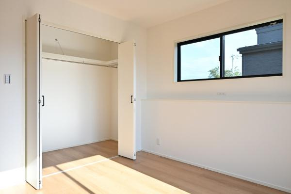 葛城市笛堂 ３号地 ／新築一戸建の収納|■現地撮影写真■全居室に広々収納スペース完備！