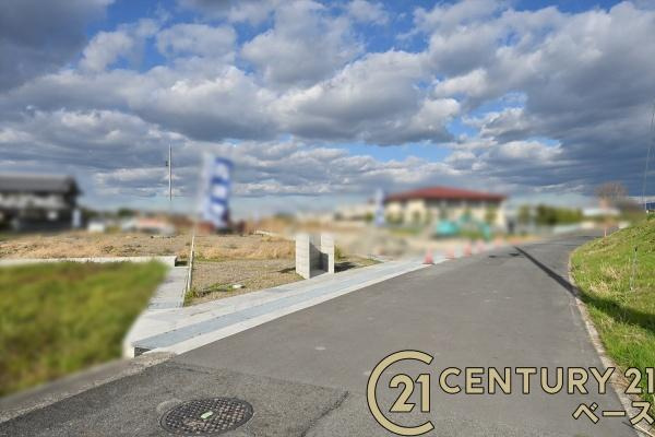 葛城市笛堂 ３号地 ／新築一戸建の前面道路含む現地写真