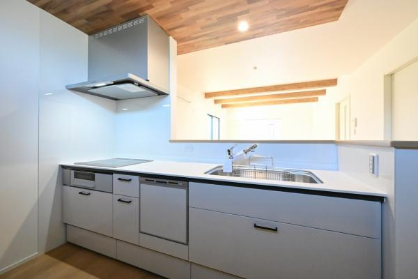 葛城市笛堂 ３号地 ／新築一戸建のキッチン|■家族とのコミュニケーションがとりやすい人気のカウンターキッチン！■