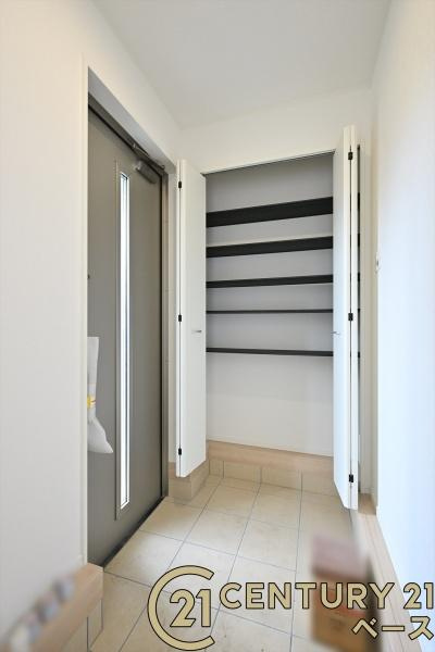 クレイドルガーデン土橋町 ／新築一戸建の玄関|■玄関には大容量収納スペースを完備！■