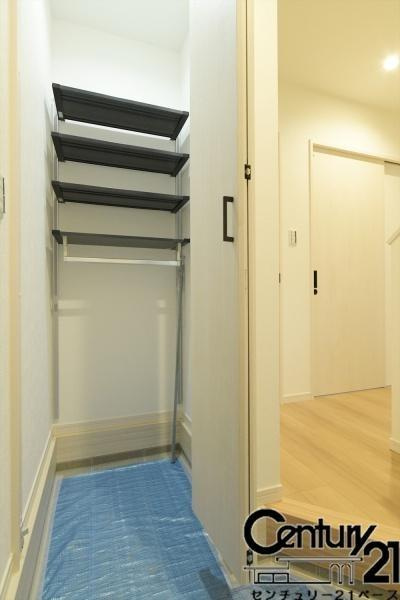 葛城市笛堂 ２号地 ／新築一戸建の内観：施工例|■ＳＩＣ完備で玄関をスッキリ快適にお使いいただけます！■