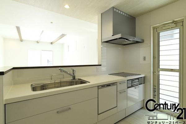 葛城市笛堂 ４号地 ／新築一戸建の内観：施工例|■家族とのコミュニケーションがとりやすい人気のカウンターキッチン！■