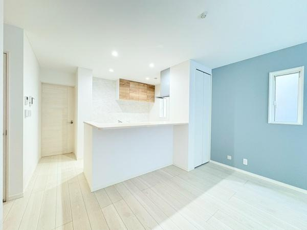 逗子市沼間２丁目の新築一戸建の居間・リビング