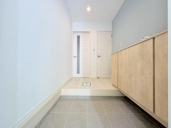 逗子市沼間２丁目の新築一戸建の玄関