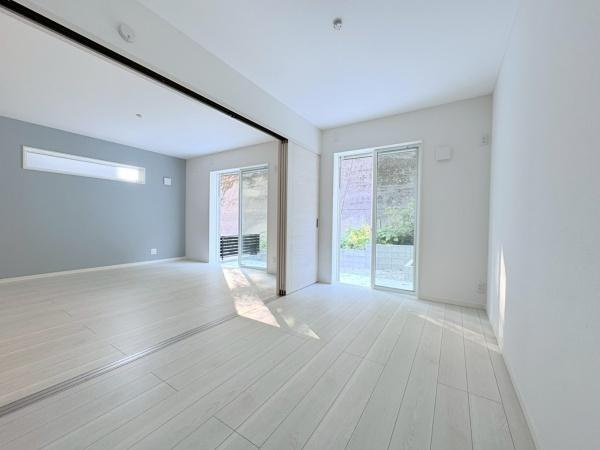 逗子市沼間２丁目の新築一戸建の洋室