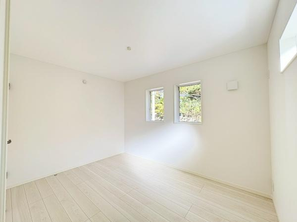 逗子市沼間２丁目の新築一戸建の洋室